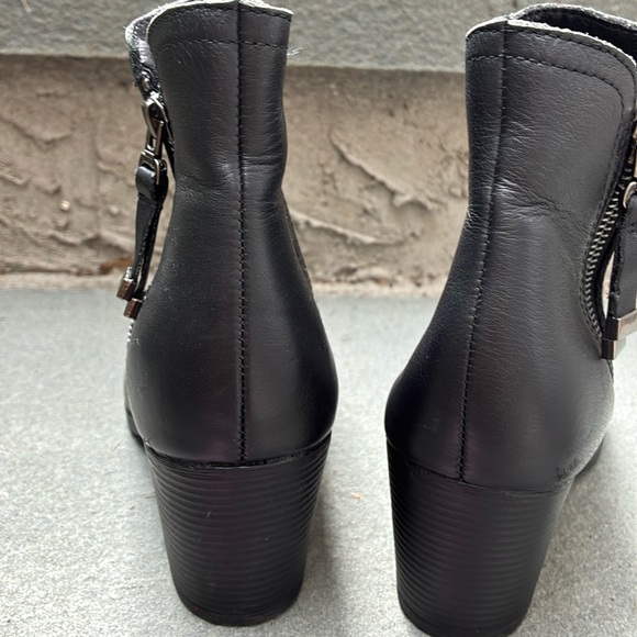 Women’s Skechers Buttery Soft Leather Black Side Zipper Ankle Booties Grunge 6 - Picture 4 of 7